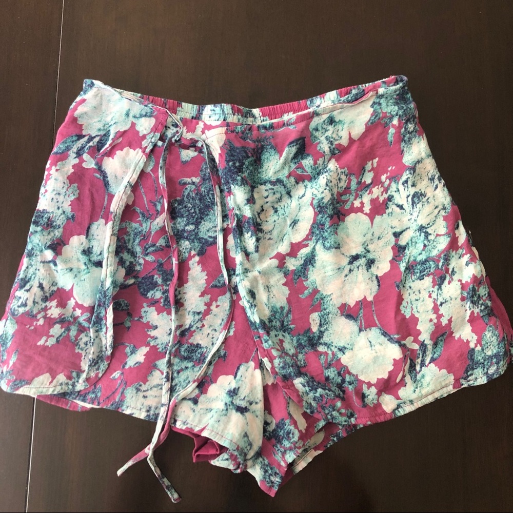 Floral tie shorts 🌺